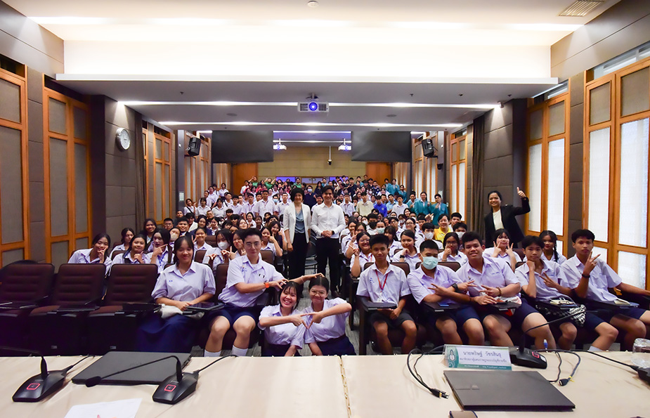 กิจกรรมบรรยายพิเศษเรื่อง ทักษะการสร้างเยาวชนไทยสู่ความเป็นพลเมือง ภายใต้โครงการส่งเสริมการเรียนรู้ประชาธิปไตย 
